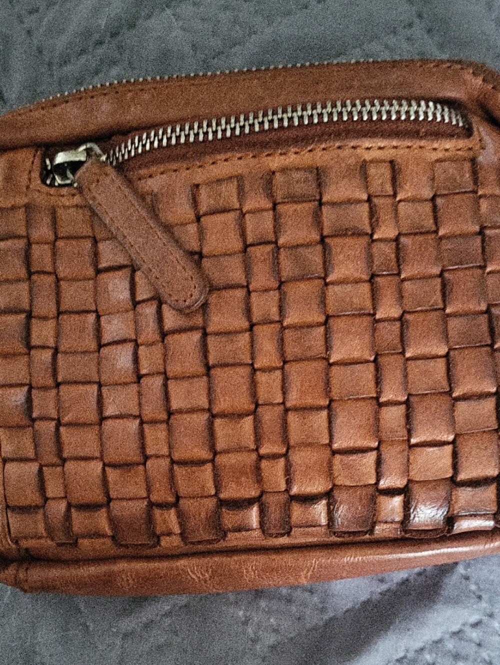 Vilenca Holland Woven Leather Waist/Sling Bag - Picture 3 of 6